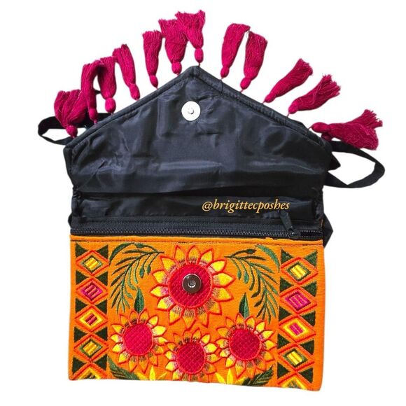 HANDMADE Mexican Embroidered Crossbody Bag - Picture 4 of 12
